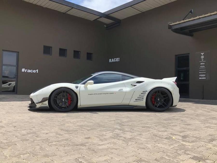 Ferrari 488 GTB by Liberty Walk and RACE! 2017 года  (фото 19 из 21)